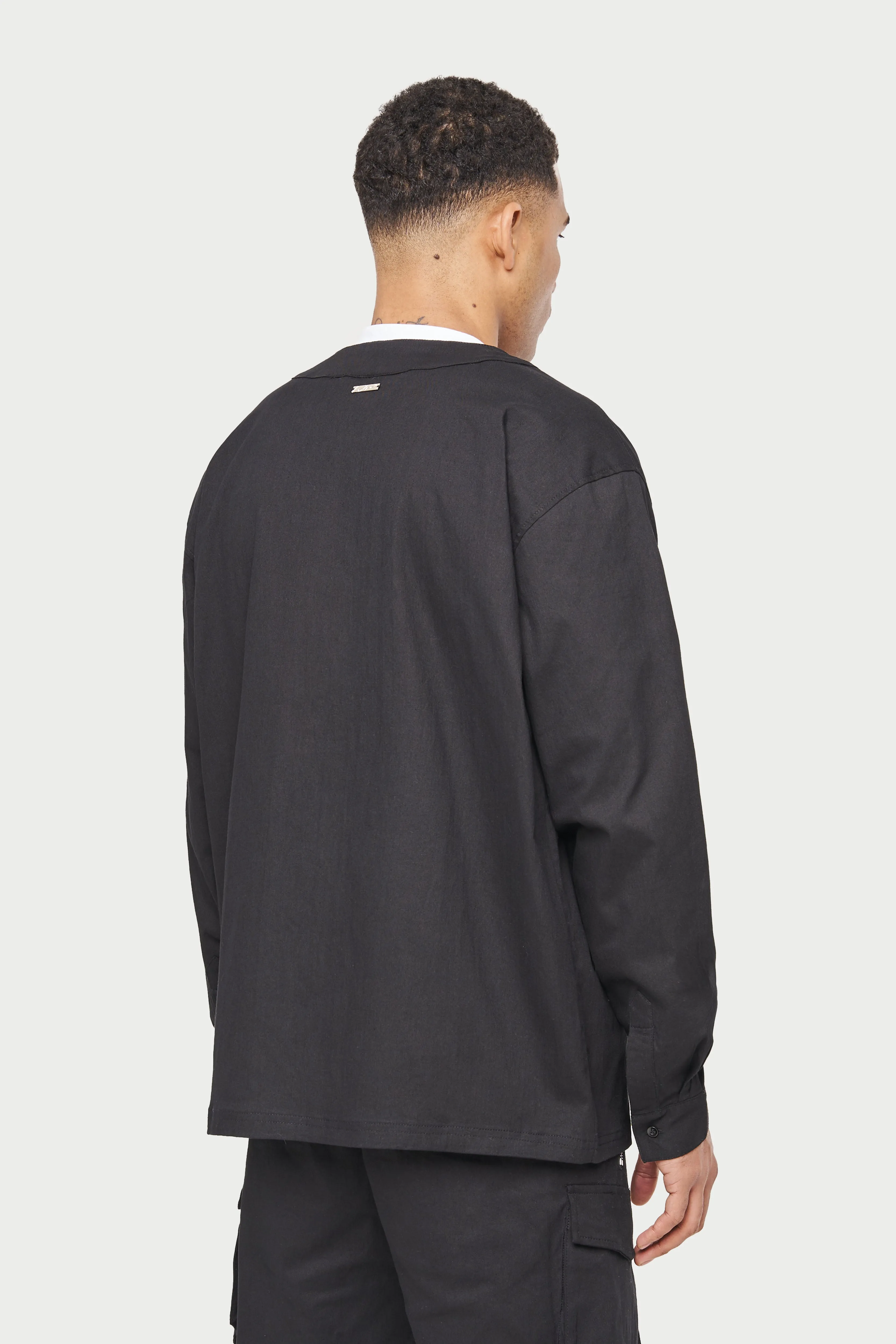 COLLARLESS STITCH DETAIL SHIRT - BLACK