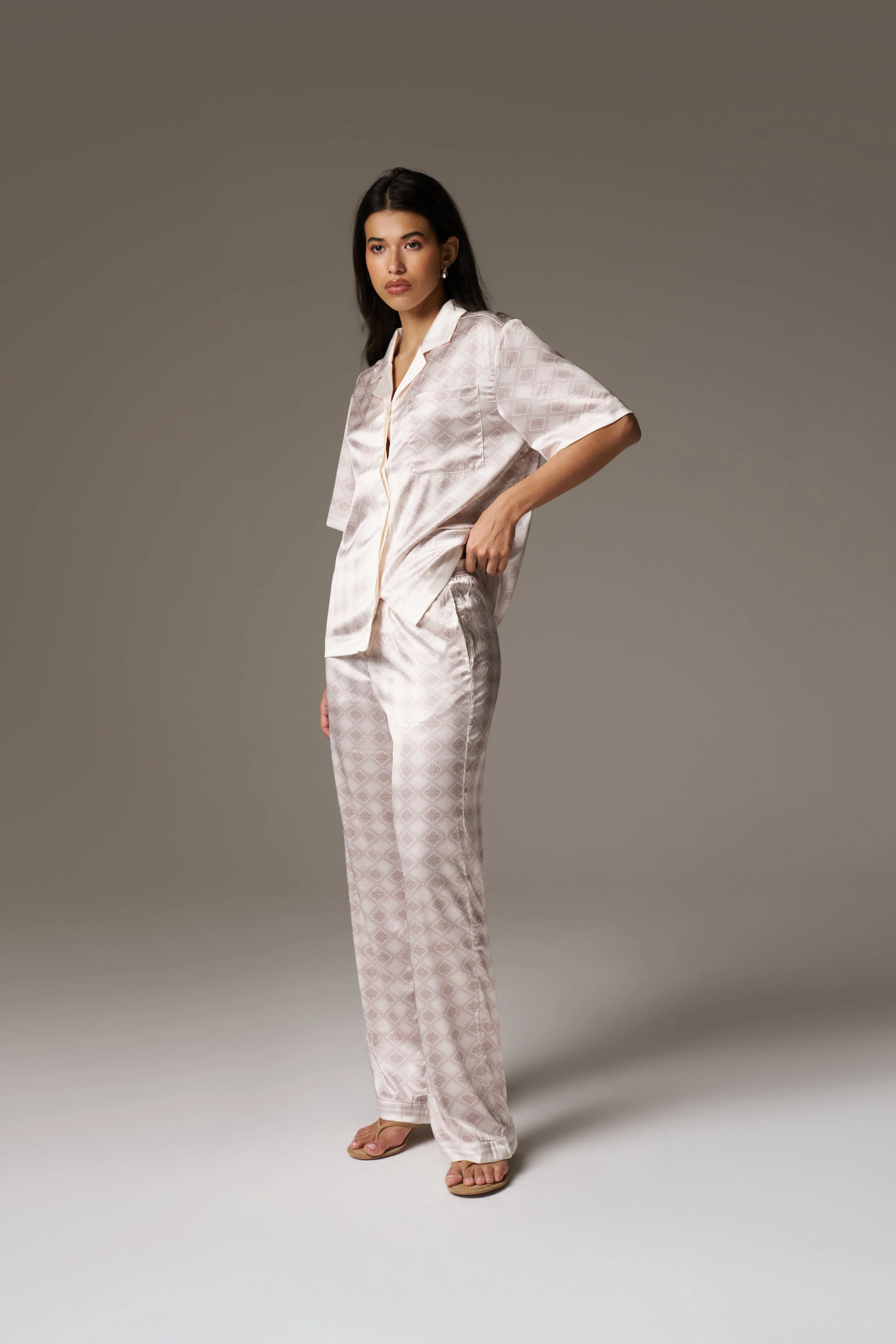 EMBLEM PRINT SHIRT - BEIGE