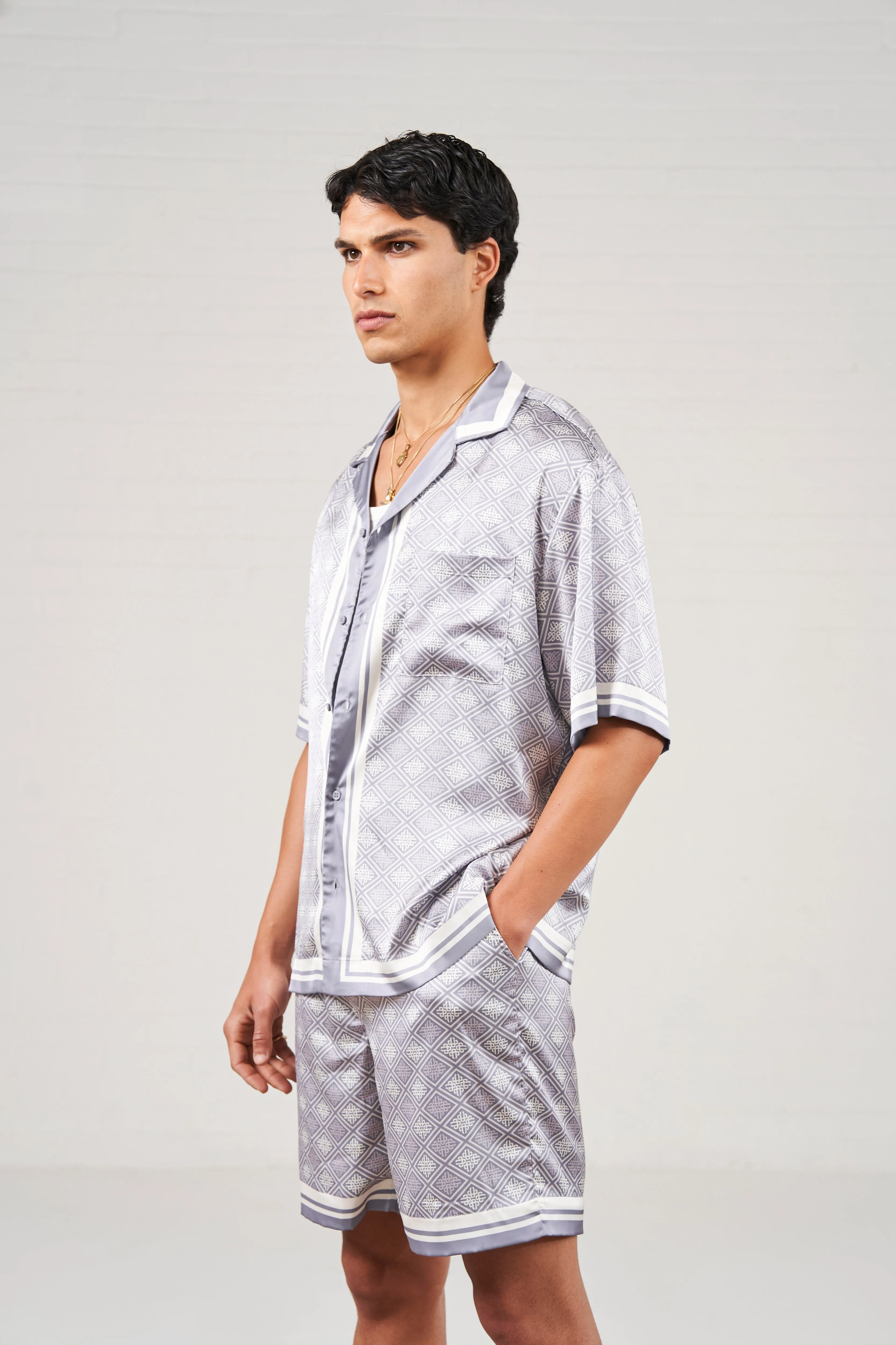 EMBLEM PRINT SHIRT - GREY
