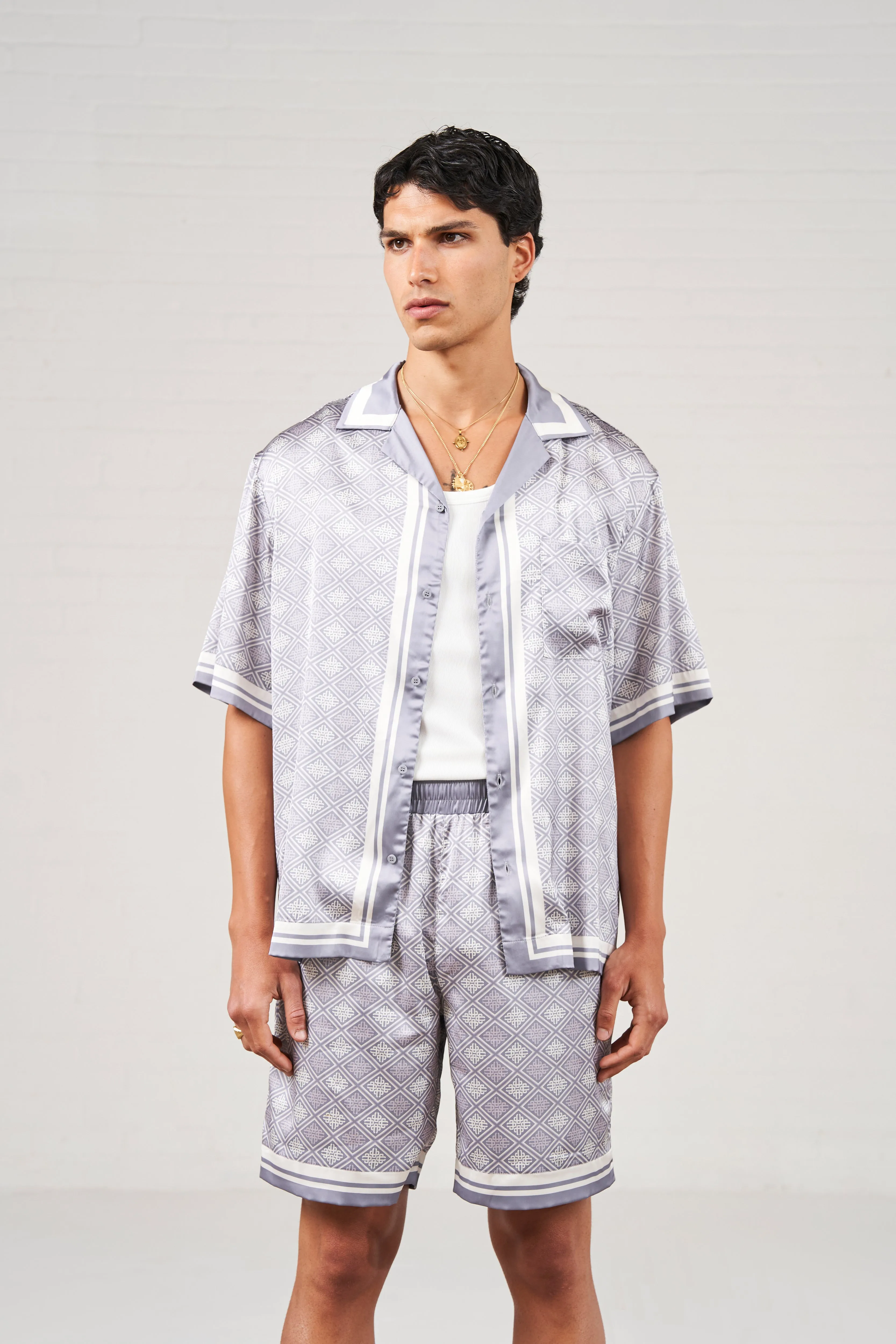 EMBLEM PRINT SHIRT - GREY