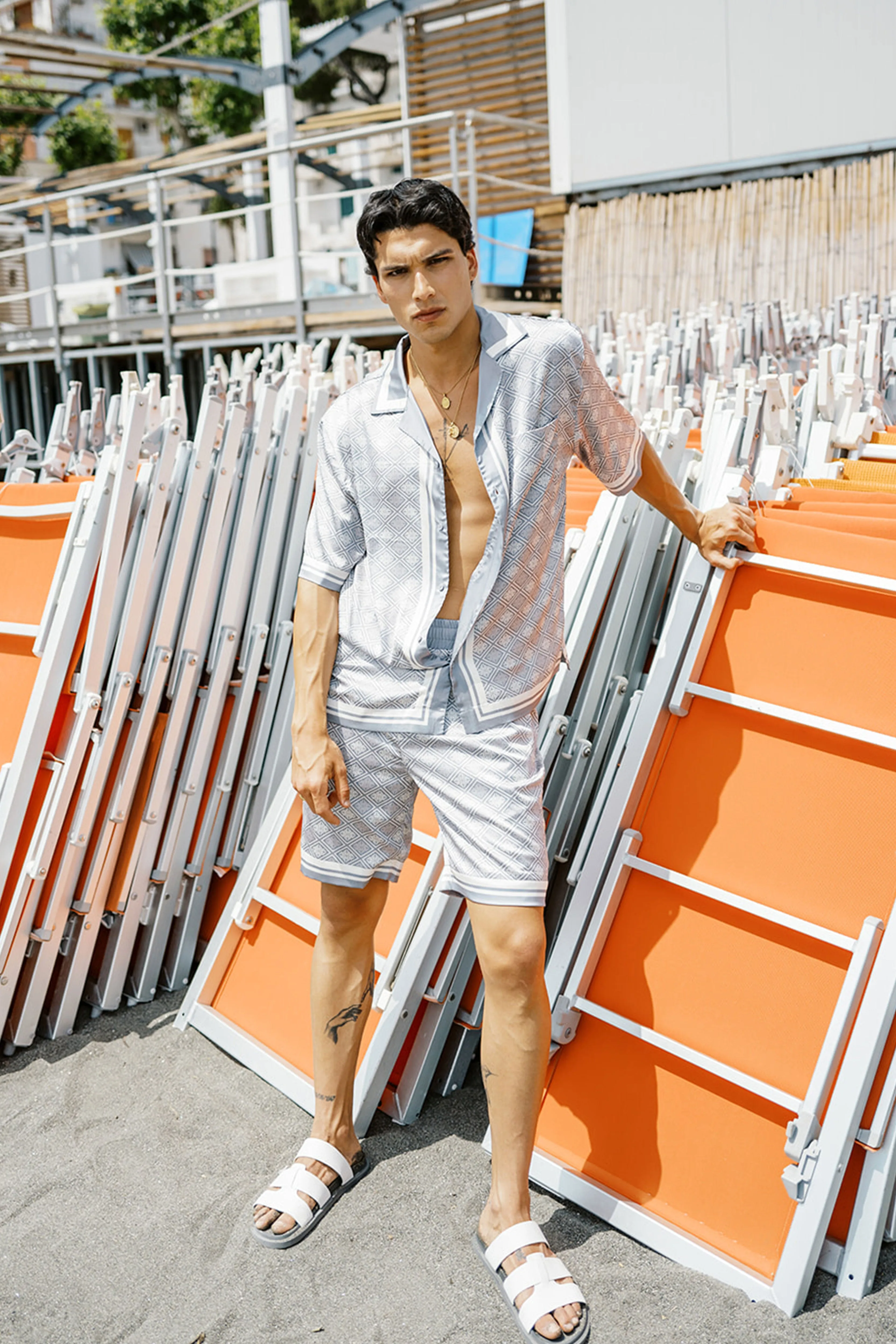 EMBLEM PRINT SHIRT - GREY