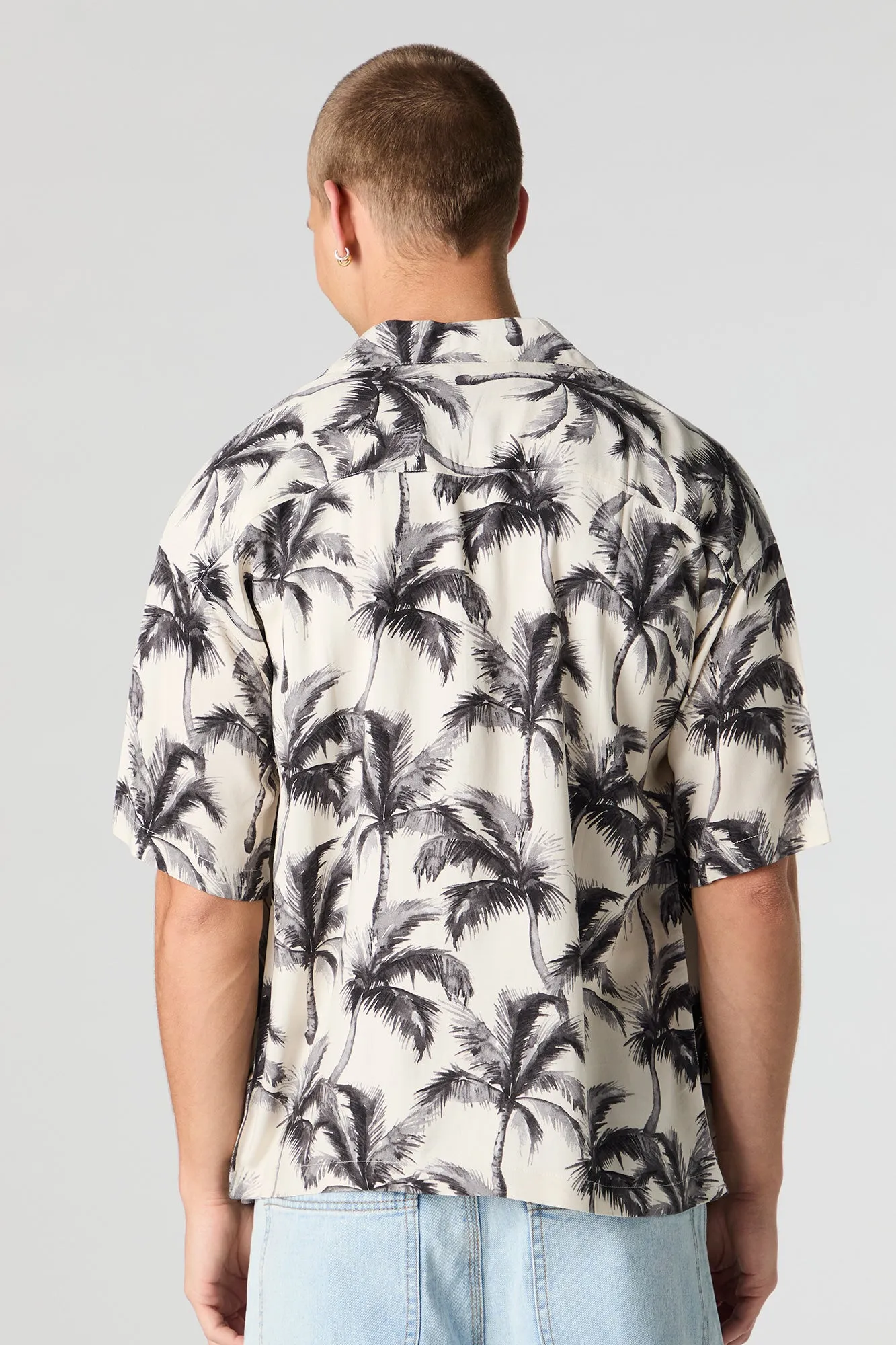 Haut boutonné à manches longues avec motif tropical