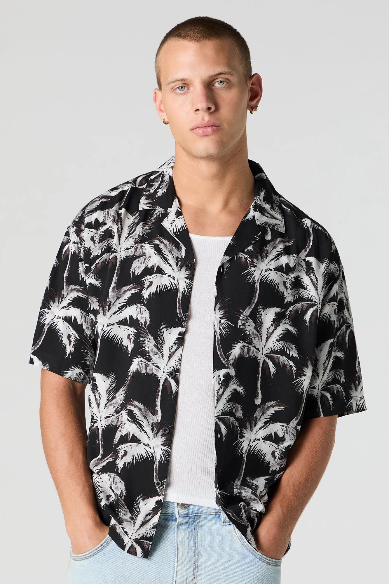 Haut boutonné à manches longues avec motif tropical