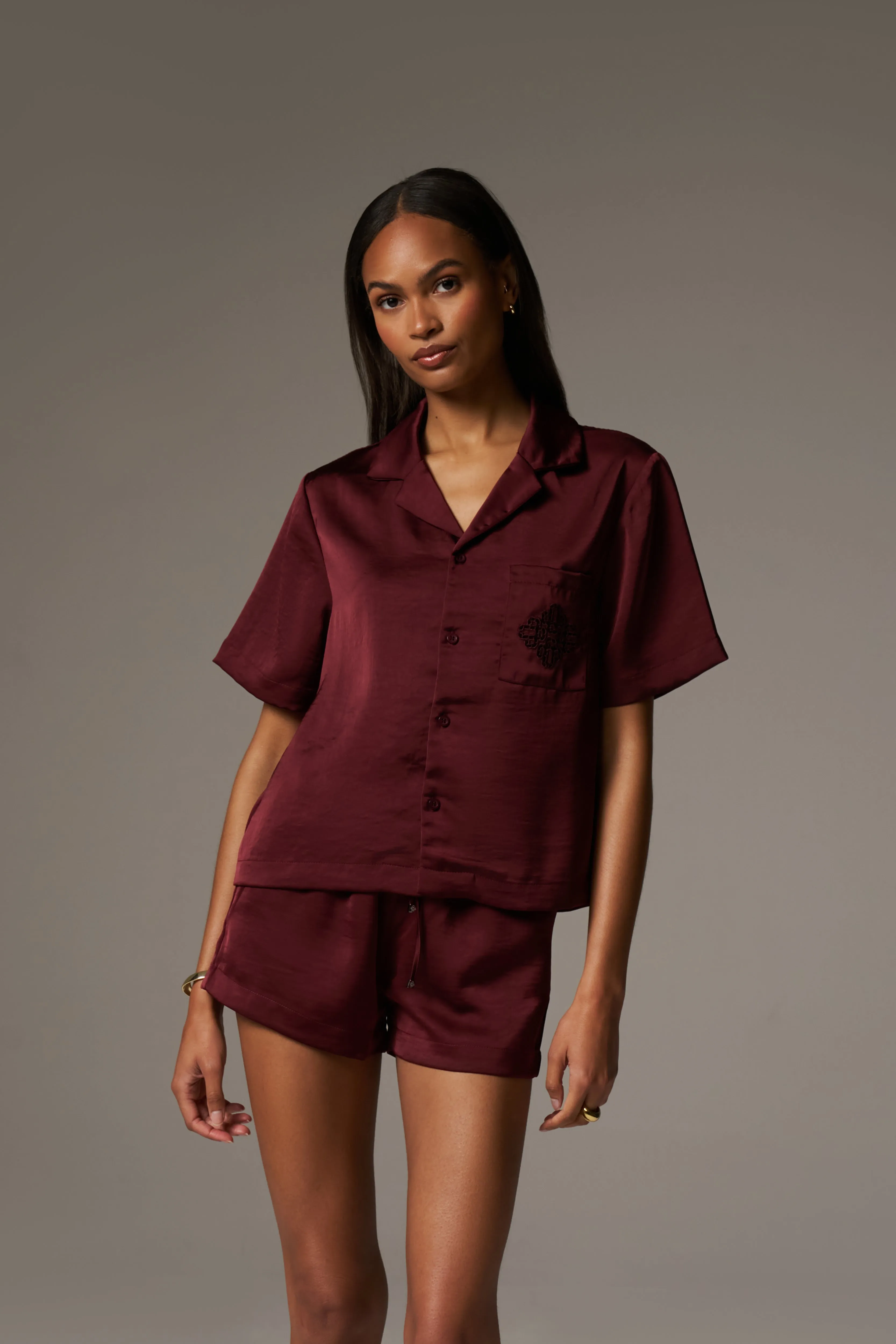SATIN SHORT SLEEVE EMBLEM SHIRT - BURGUNDY