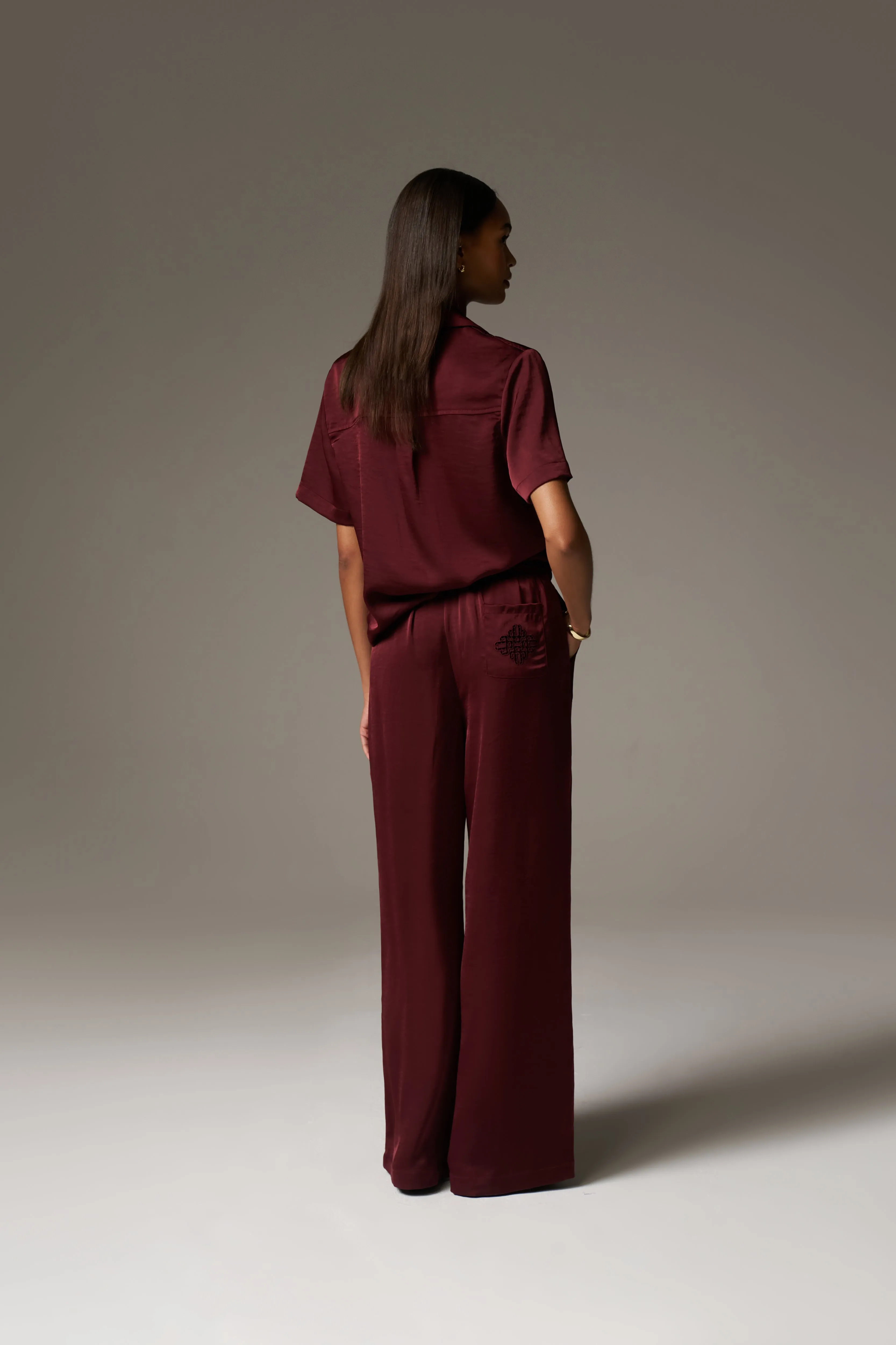 SATIN SHORT SLEEVE EMBLEM SHIRT - BURGUNDY